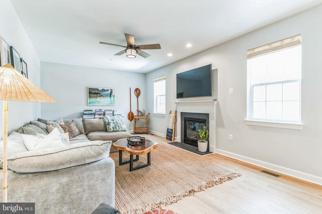 14720 Locust Ct - Photo 4 of 41