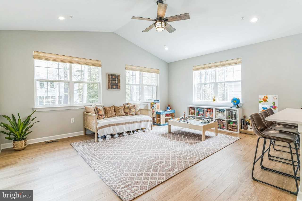 14720 Locust Ct - Photo 7 of 41