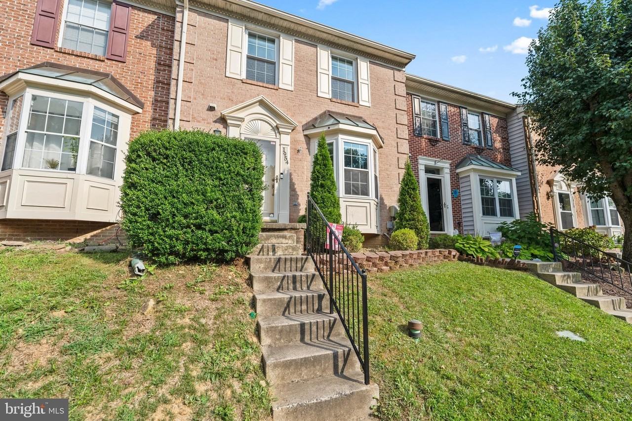 1954 Millington Sq - Photo 2 of 25