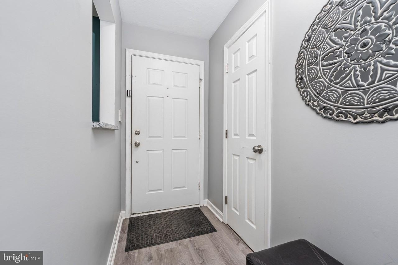 1954 Millington Sq - Photo 4 of 25