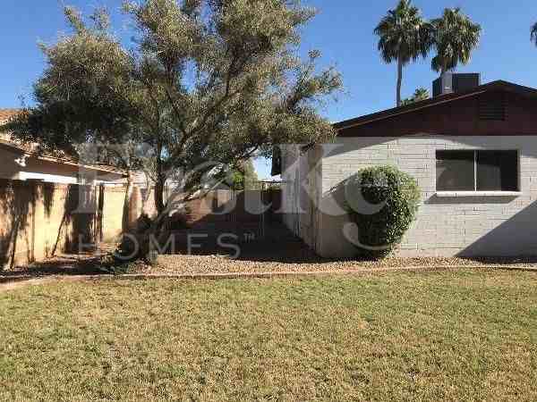 4924 S Hazelton Ln - Photo 4 of 26