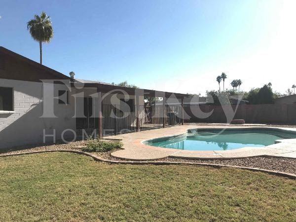 4924 S Hazelton Ln - Photo 5 of 26