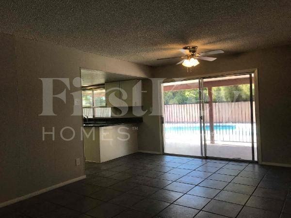 4924 S Hazelton Ln - Photo 7 of 26