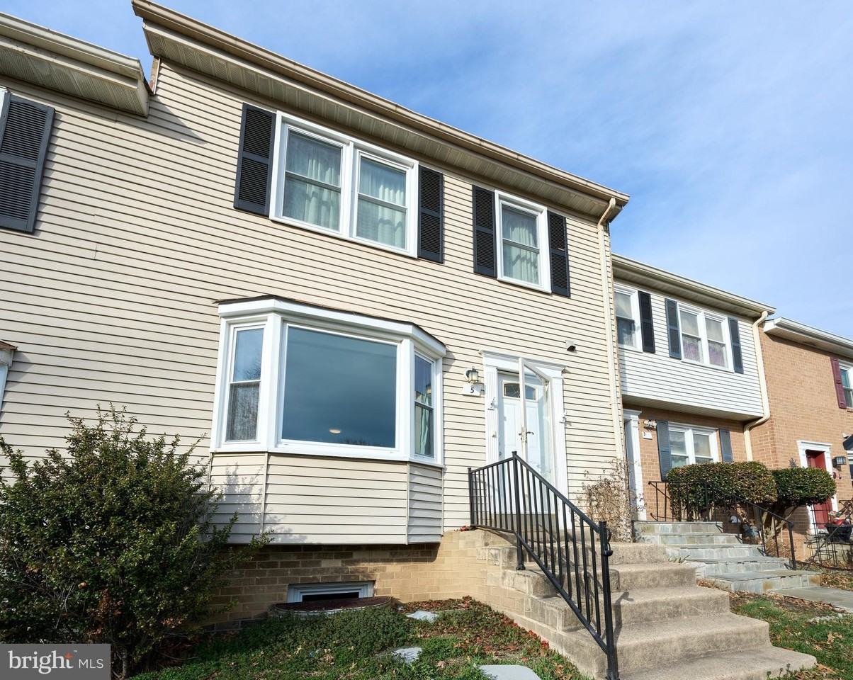 5 Briarstone Ln - Photo 2 of 26