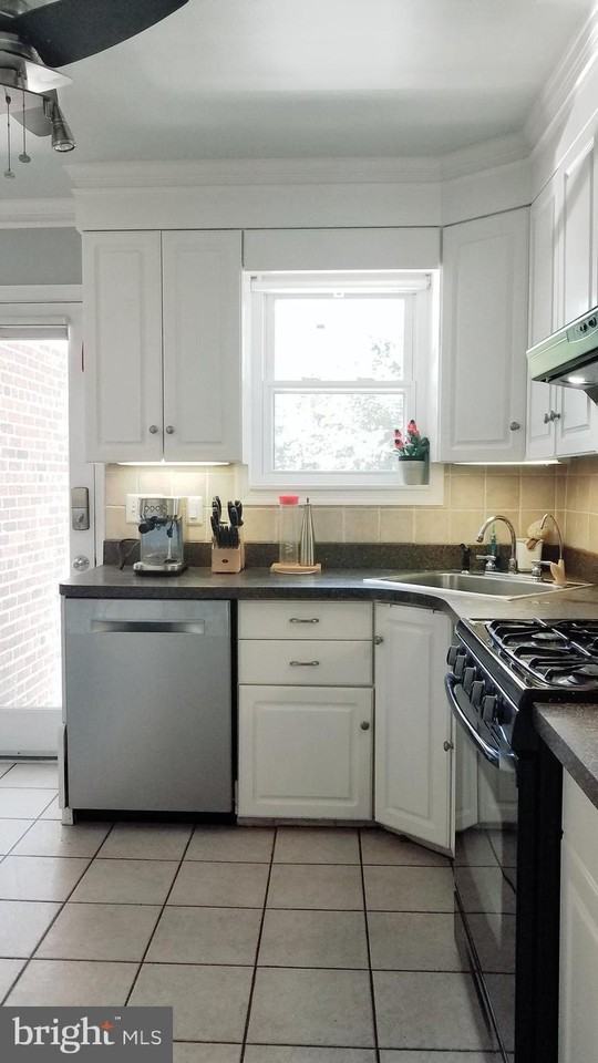 2208 Osborn Dr - Photo 5 of 43