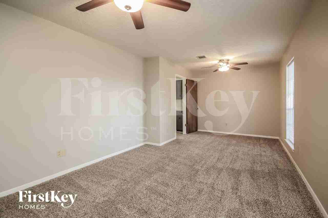 4515 Tuscarora St - Photo 6 of 16