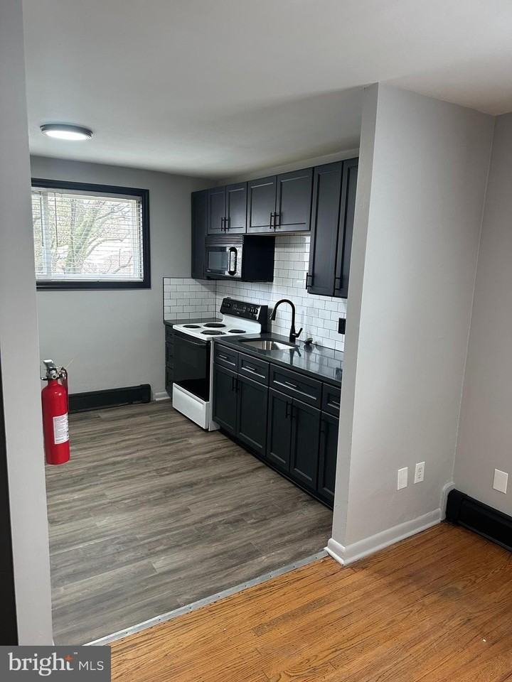 517 Morgan Ave Unit 6 - Photo 4 of 17