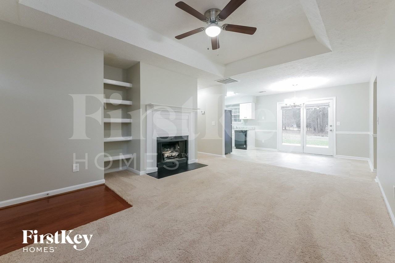 400 Loneoak Dr - Photo 2 of 15