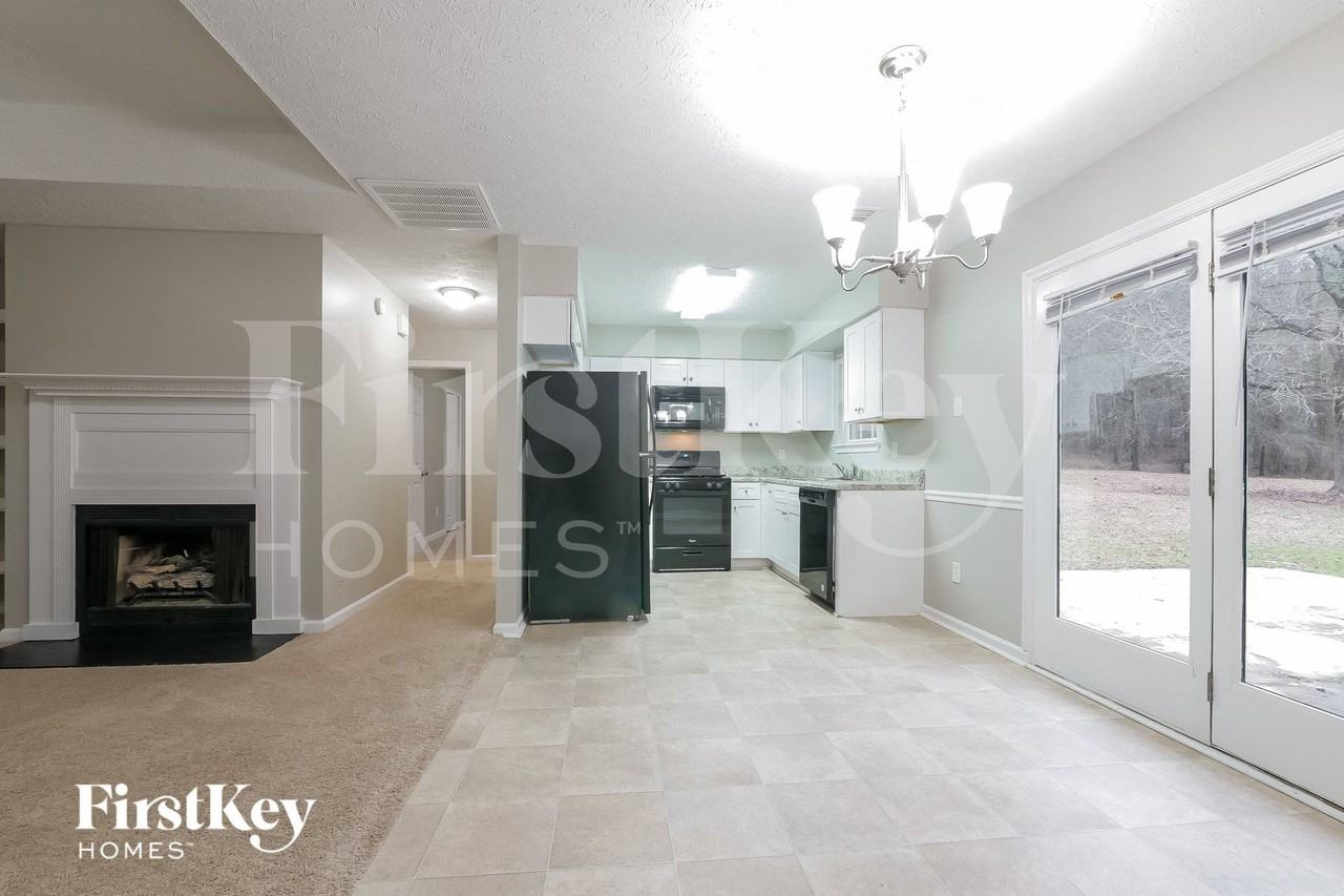 400 Loneoak Dr - Photo 4 of 15