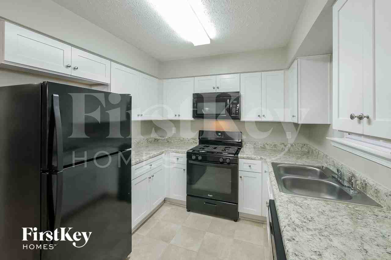 400 Loneoak Dr - Photo 5 of 15