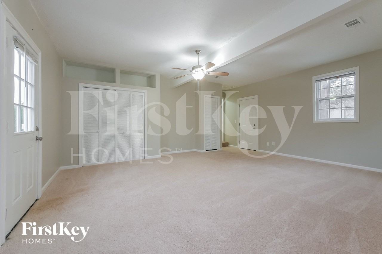 400 Loneoak Dr - Photo 6 of 15