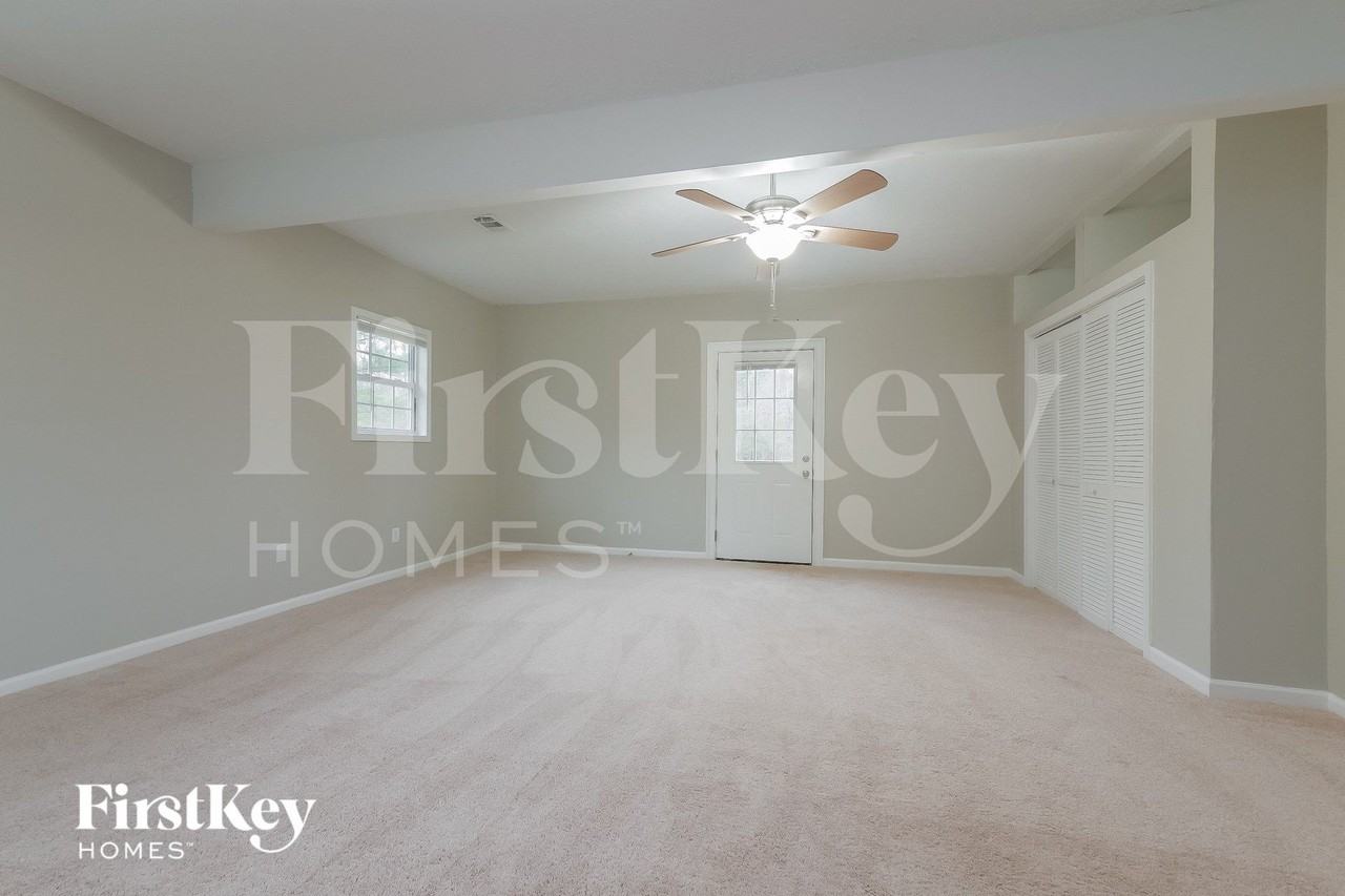 400 Loneoak Dr - Photo 7 of 15