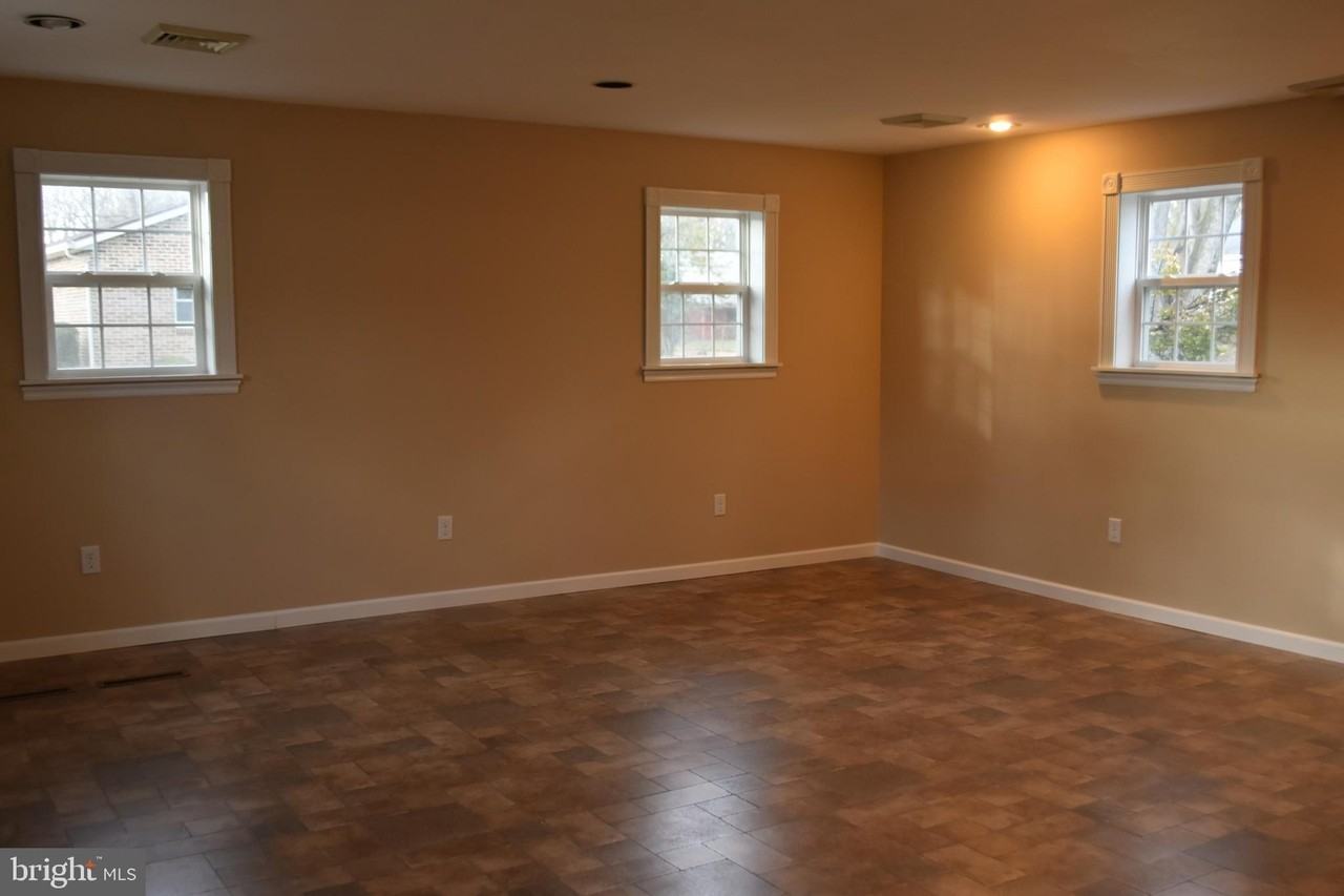 501 Mulberry Dr - Photo 5 of 21