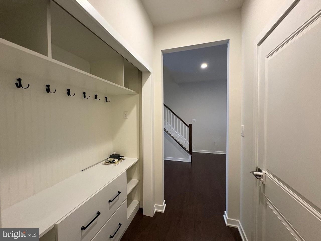 208 Segel Dr - Photo 2 of 24