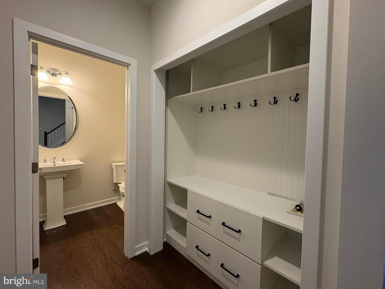 208 Segel Dr - Photo 3 of 24