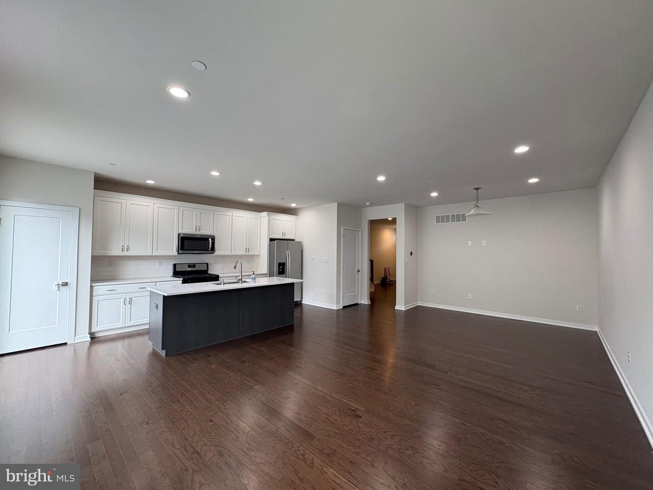 208 Segel Dr - Photo 4 of 24