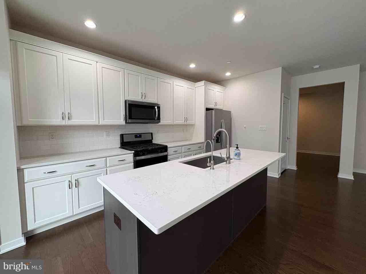 208 Segel Dr - Photo 5 of 24