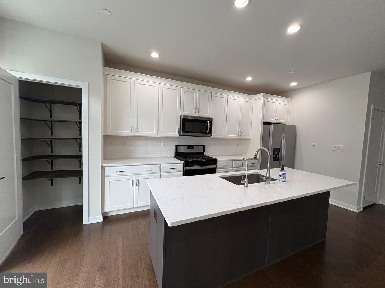 208 Segel Dr - Photo 6 of 24