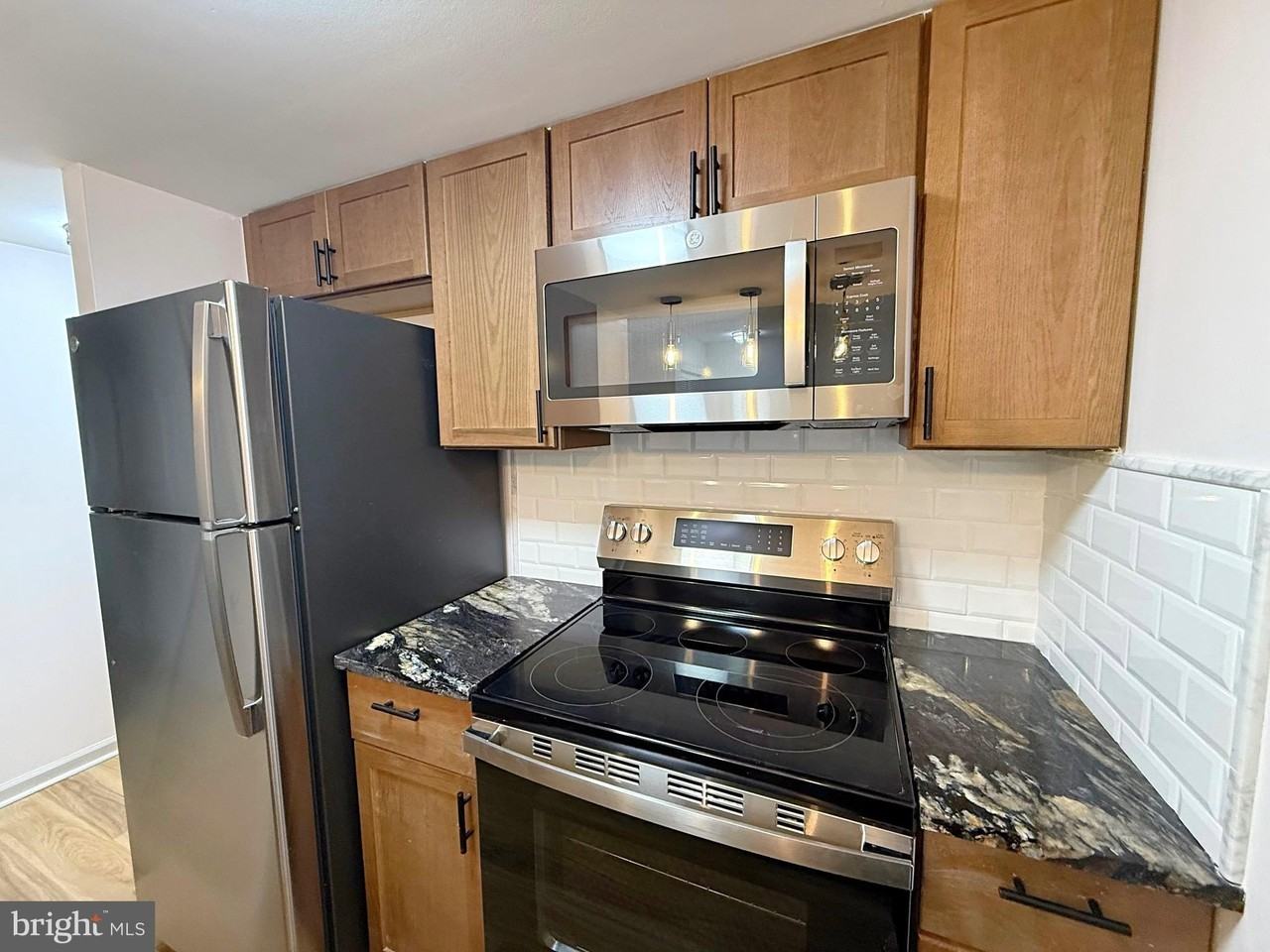 150 Berwick Pl Unit 22a - Photo 6 of 17