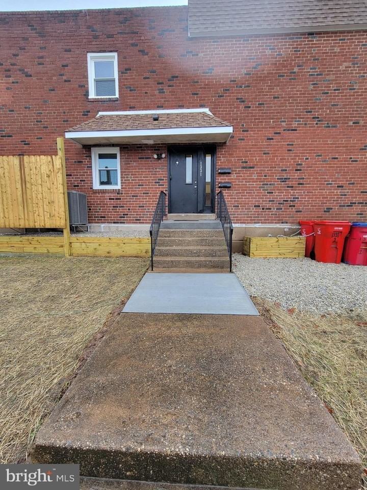 1331 Astor St Unit 2 - Photo 4 of 39