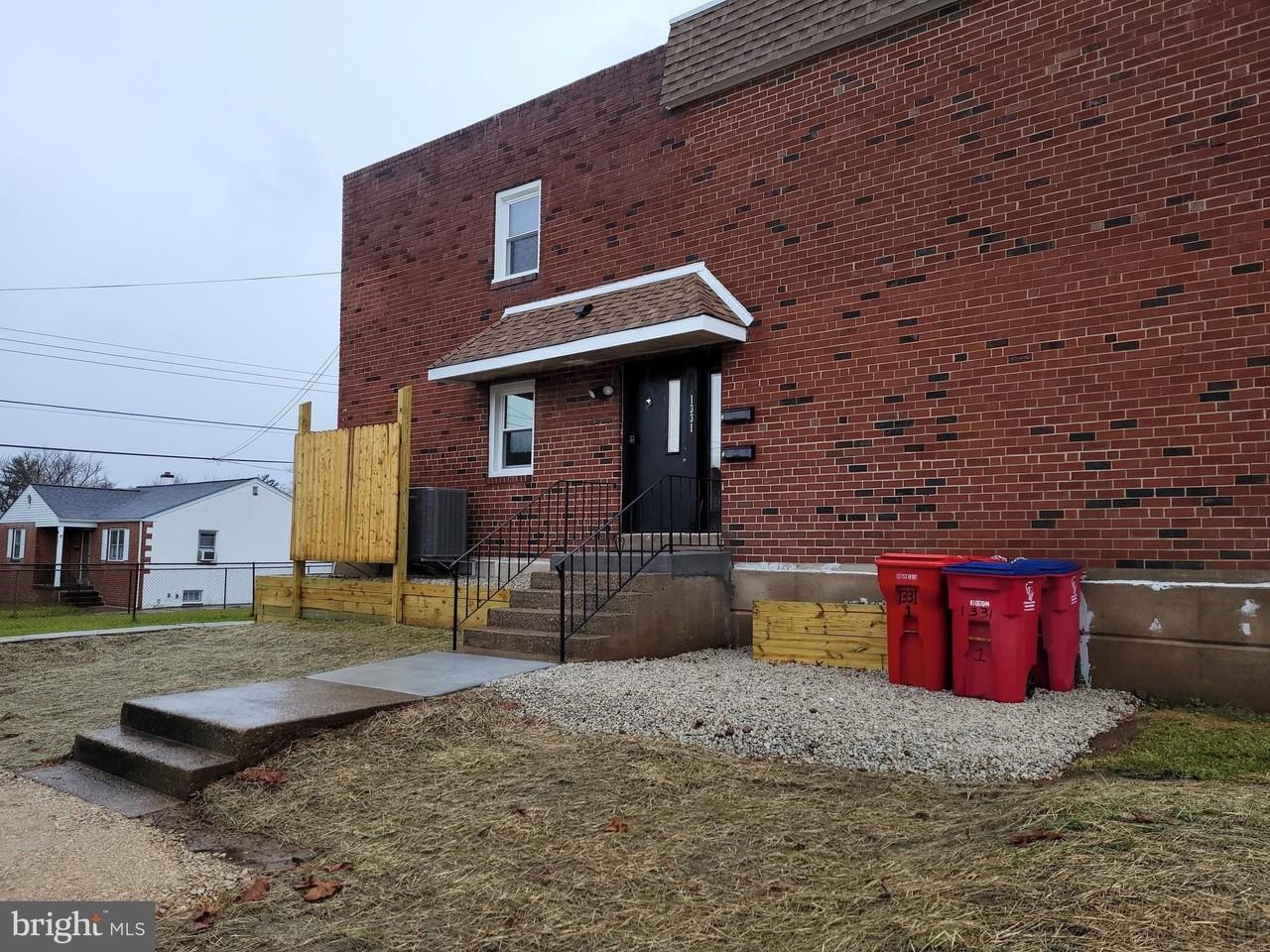 1331 Astor St Unit 2 - Photo 6 of 39