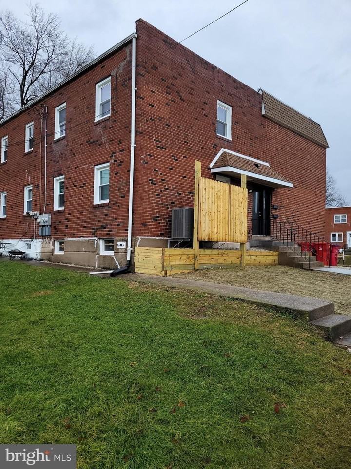 1331 Astor St Unit 2 - Photo 7 of 39