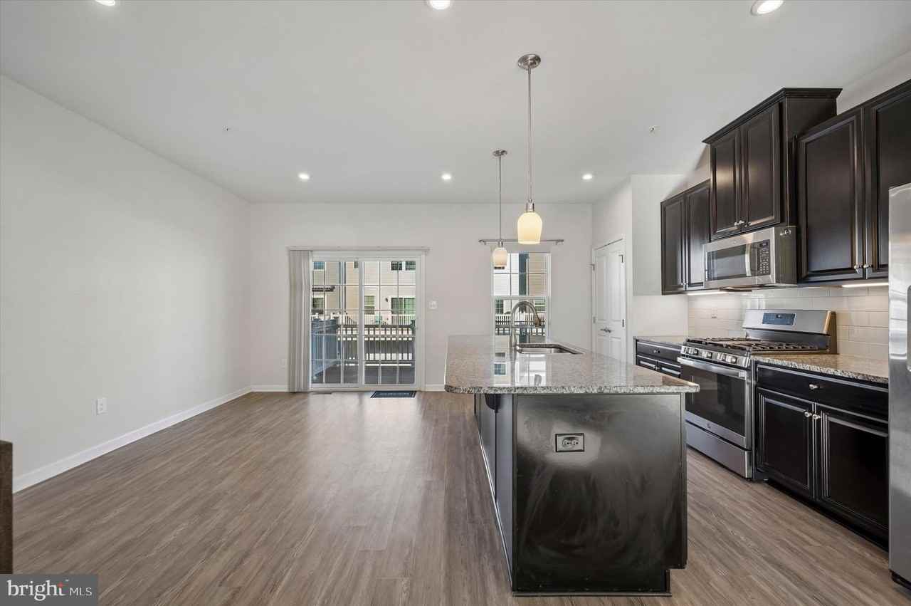 214 Bamboo Dr - Photo 4 of 25