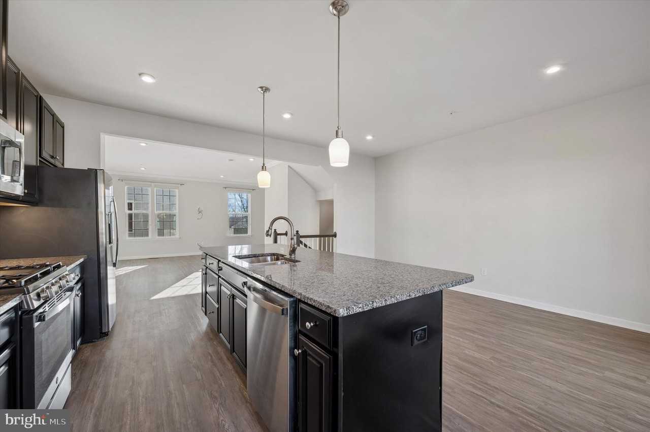 214 Bamboo Dr - Photo 6 of 25