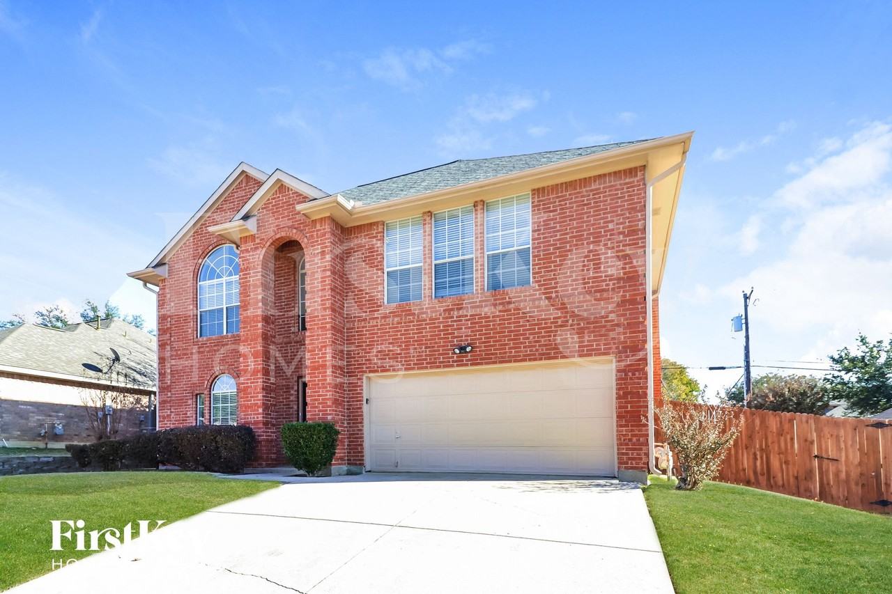 2406 Elliott Ave - Photo 2 of 15