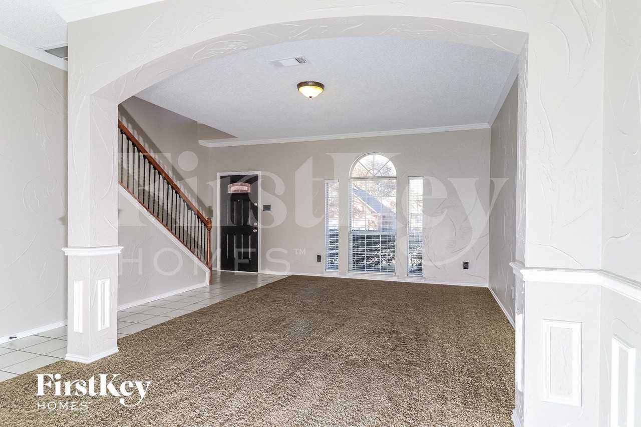 2406 Elliott Ave - Photo 4 of 15