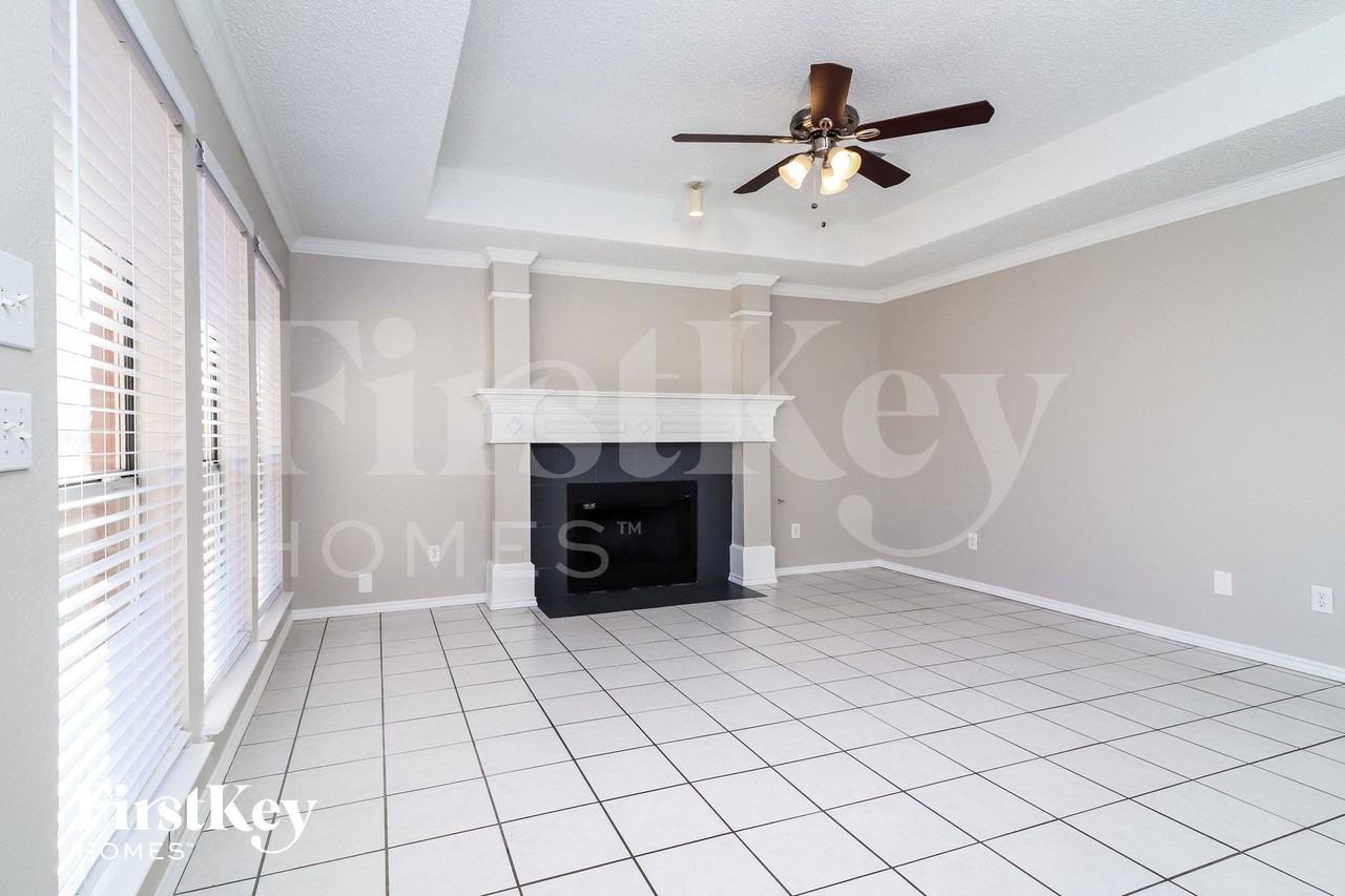 2406 Elliott Ave - Photo 7 of 15