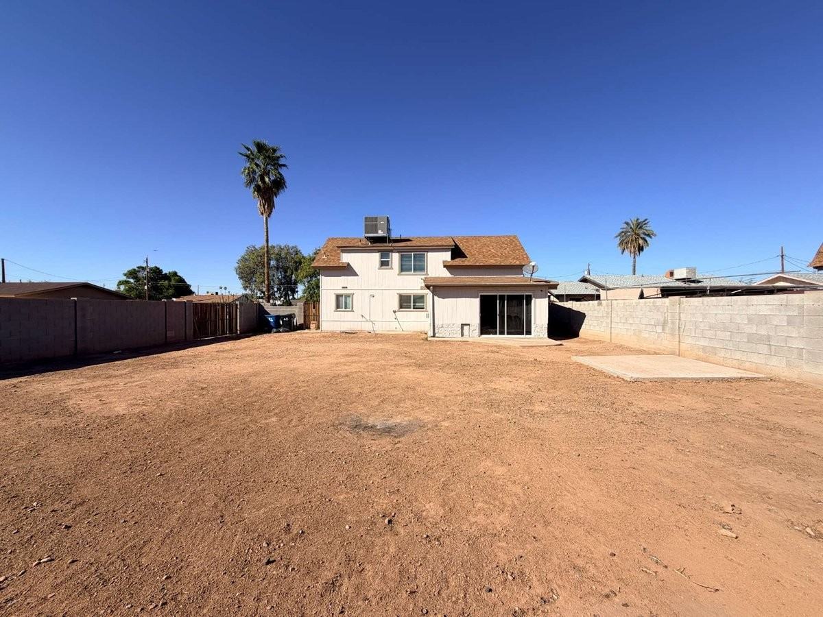 2423 E Maryland Dr - Photo 5 of 29