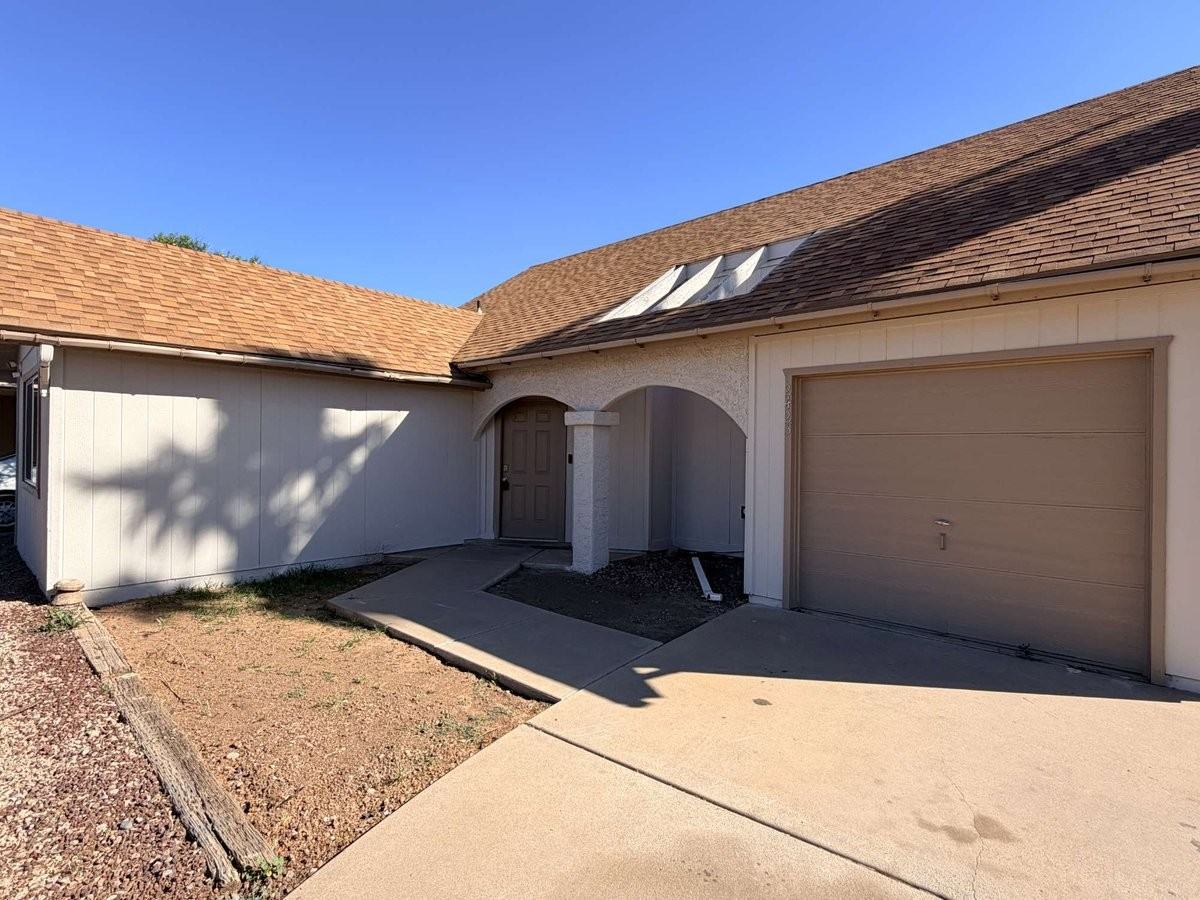 2423 E Maryland Dr - Photo 3 of 29