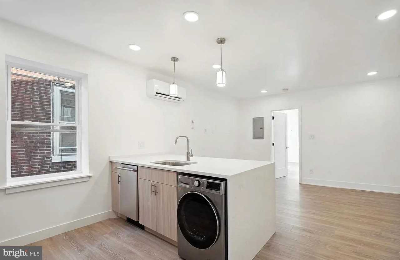 5043 Spruce St Unit 3 - Photo 4 of 13