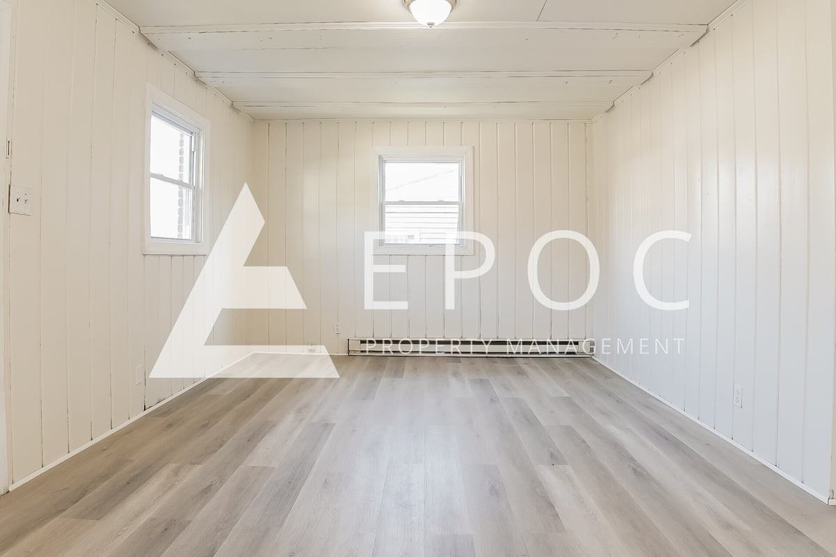 1126 Ne 23rd St - Photo 5 of 13