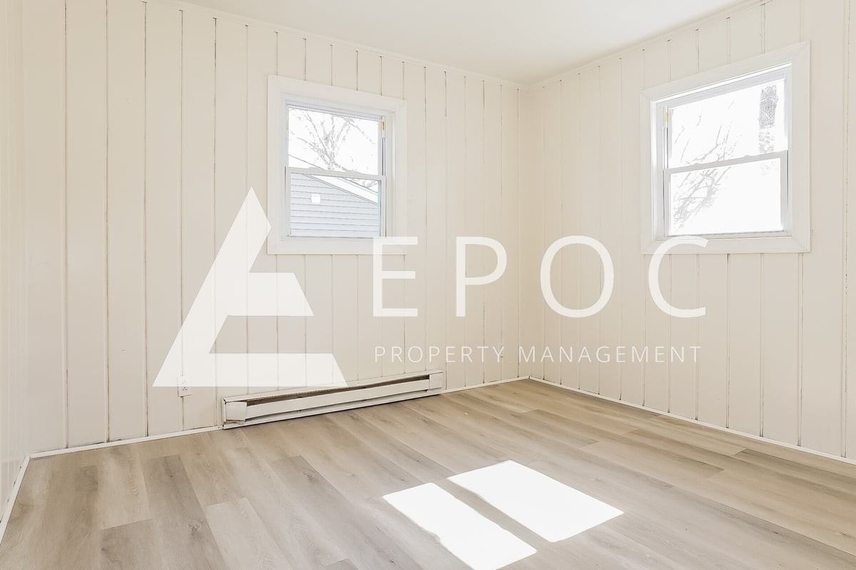 1126 Ne 23rd St - Photo 6 of 13