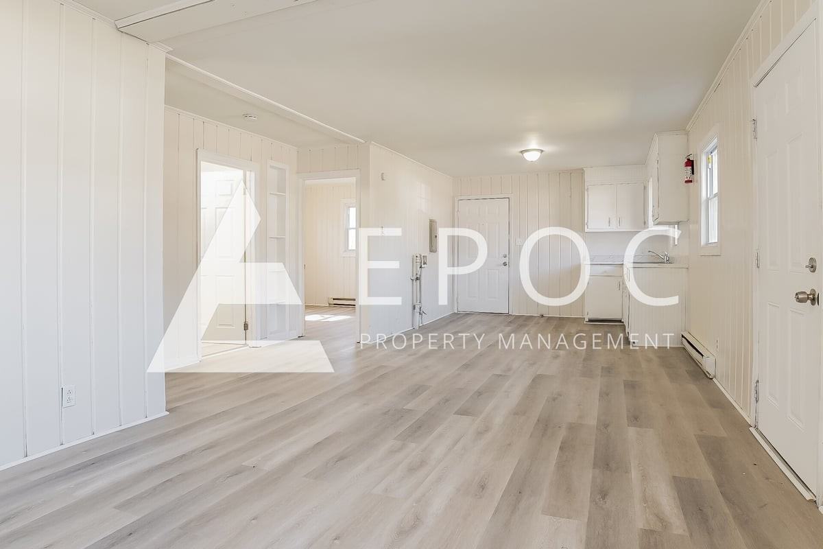 1126 Ne 23rd St - Photo 7 of 13