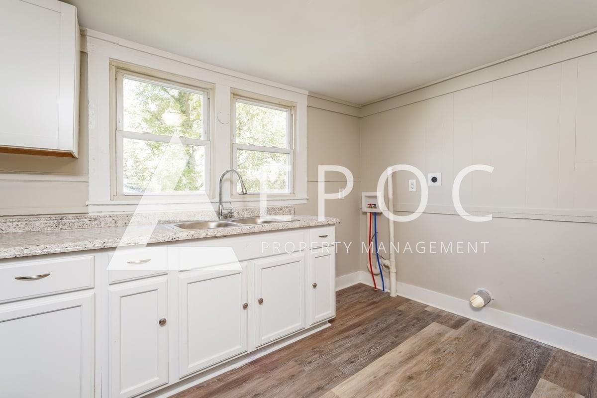 1604 Ne 22nd St - Photo 2 of 15