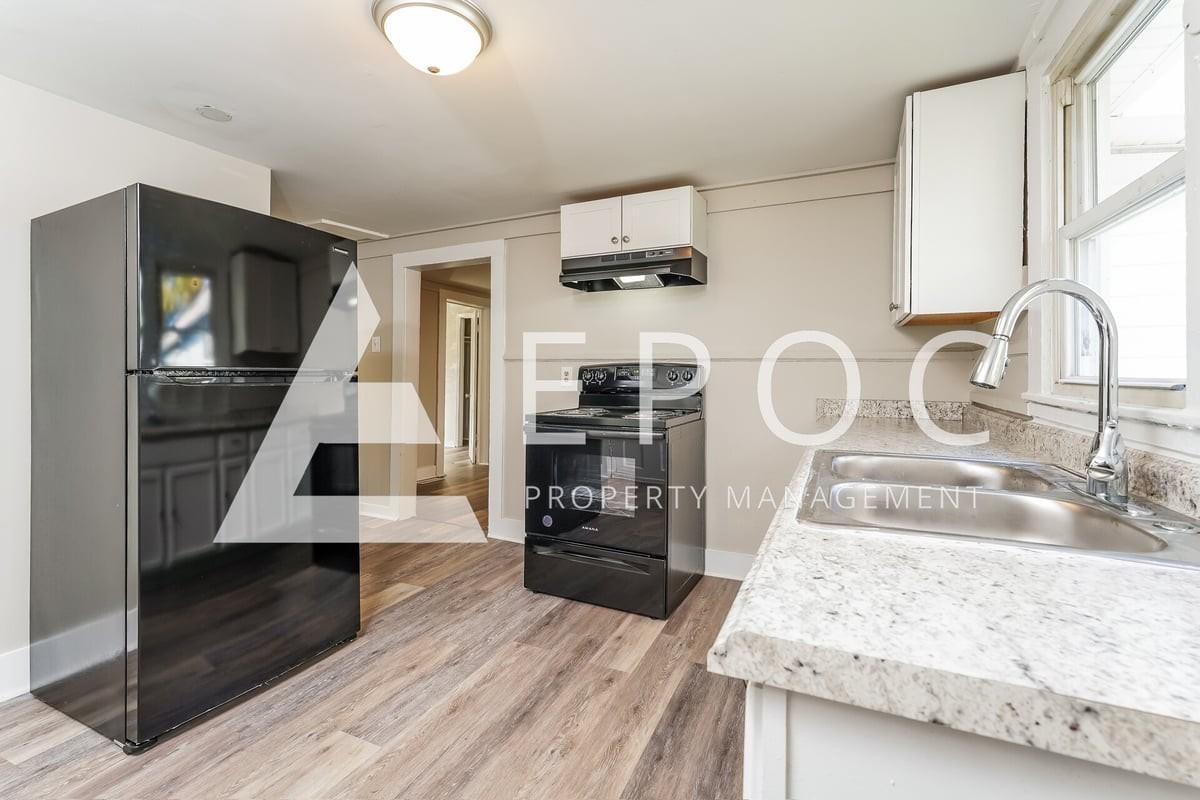 1604 Ne 22nd St - Photo 3 of 15