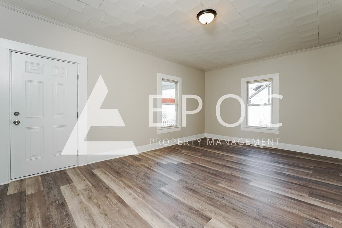 1604 Ne 22nd St - Photo 4 of 15