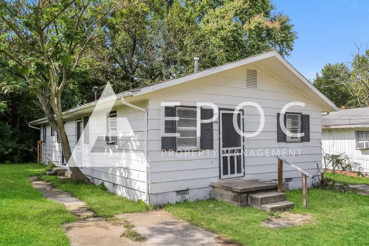 912 Richland St #A - Photo 2 of 16