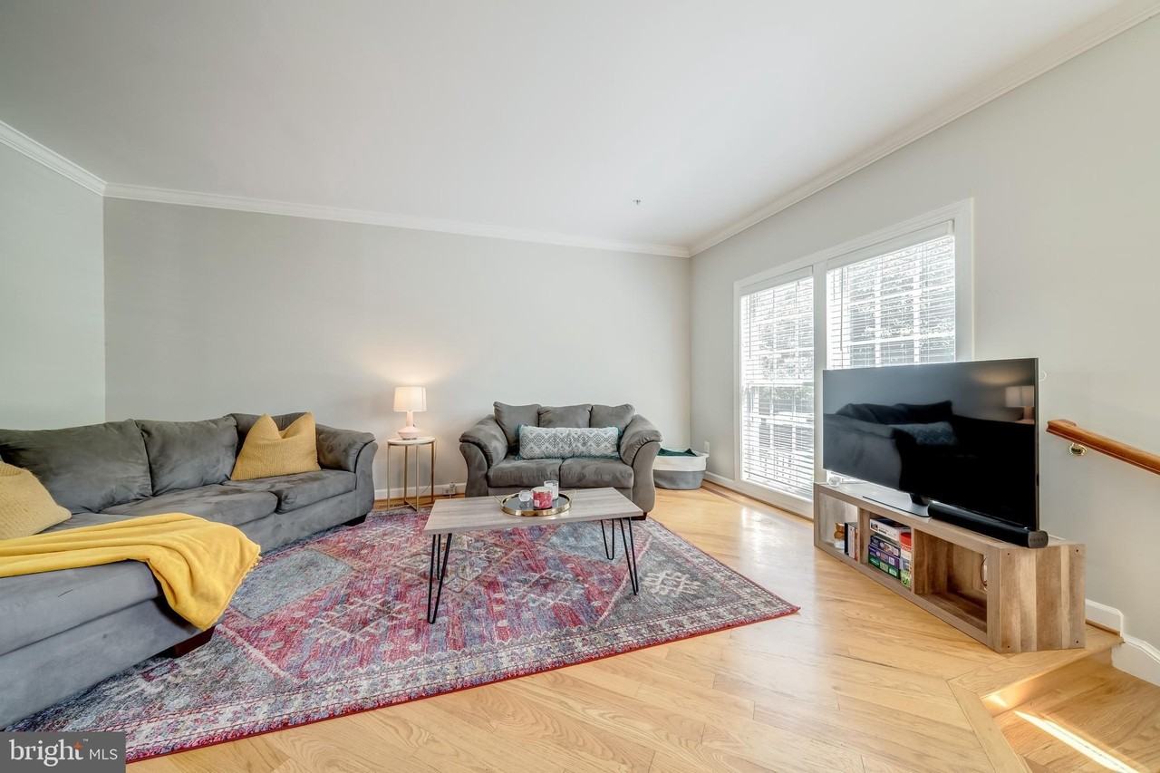 921 Harrison Cir - Photo 4 of 40