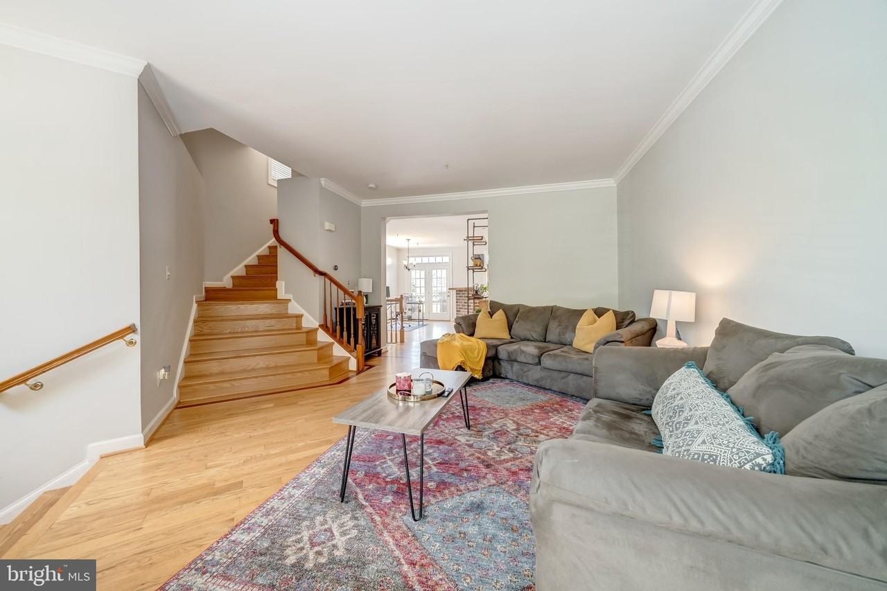 921 Harrison Cir - Photo 6 of 40