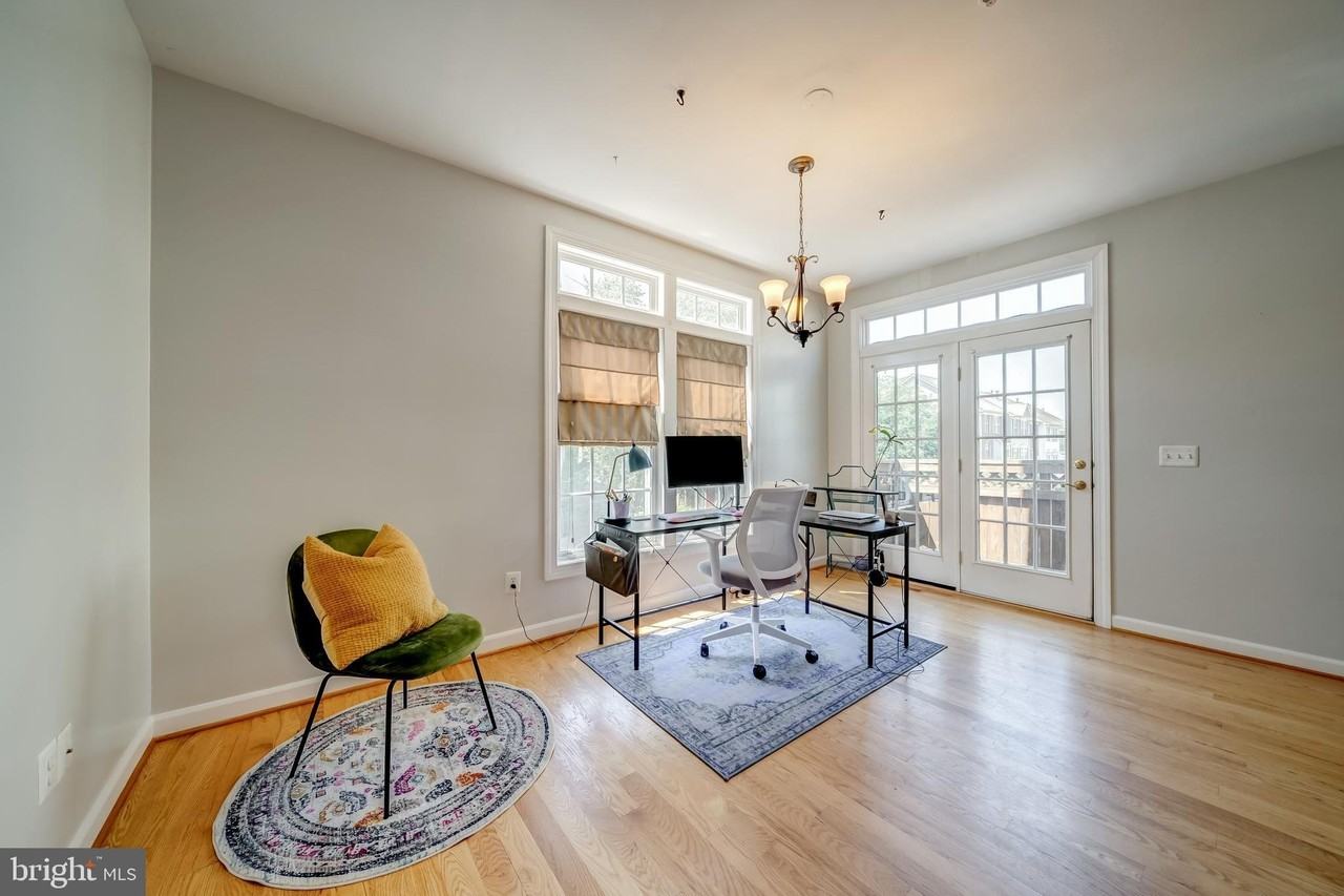 921 Harrison Cir - Photo 7 of 40