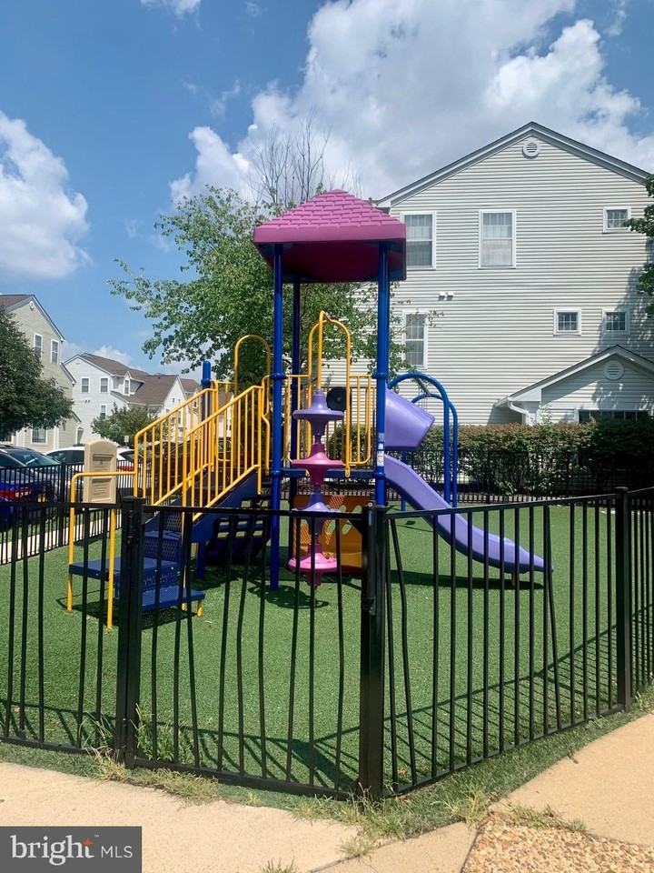 7708-N Haynes Point Way Unit N - Photo 4 of 39