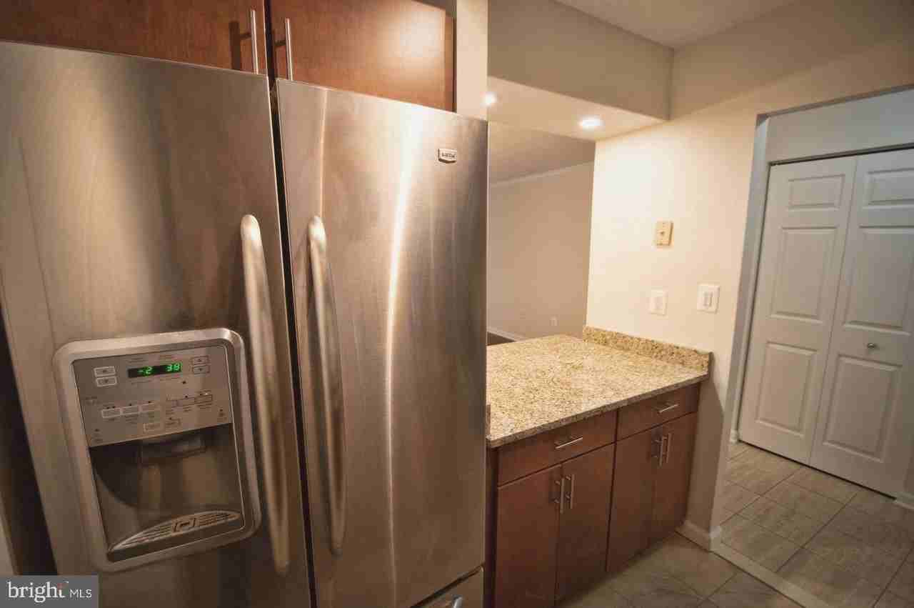 1808 Old Meadow Rd Apt 702 - Photo 4 of 19