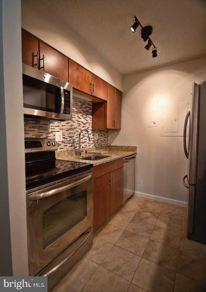 1808 Old Meadow Rd Apt 702 - Photo 5 of 19