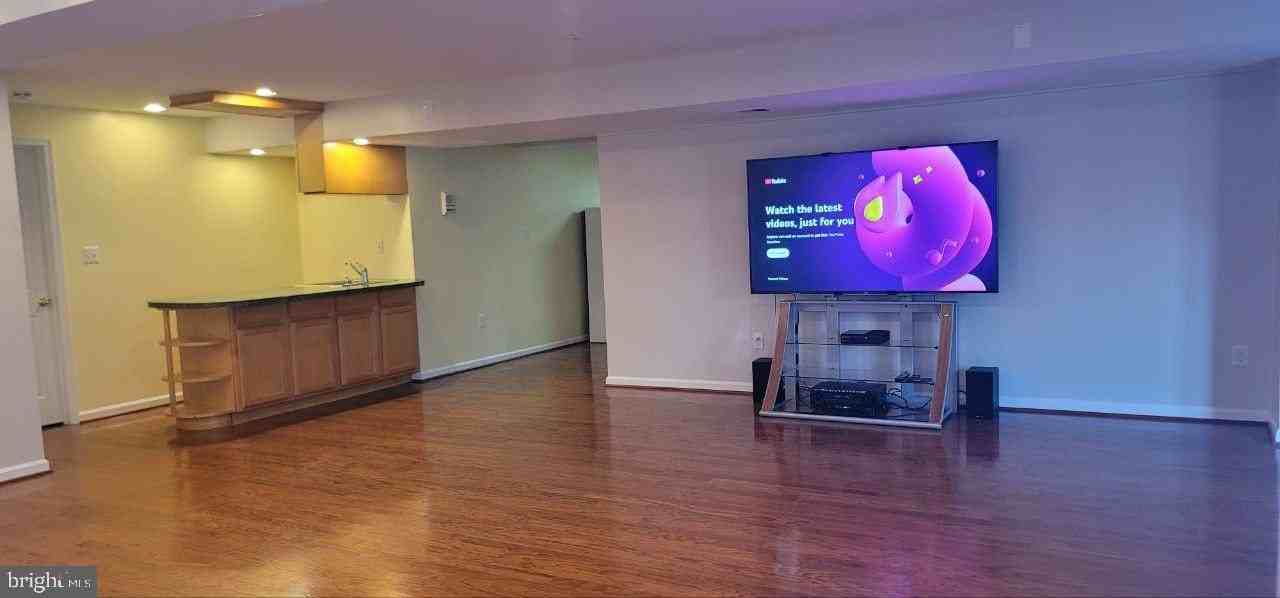 5076 Highbourne Ln - Photo 3 of 16