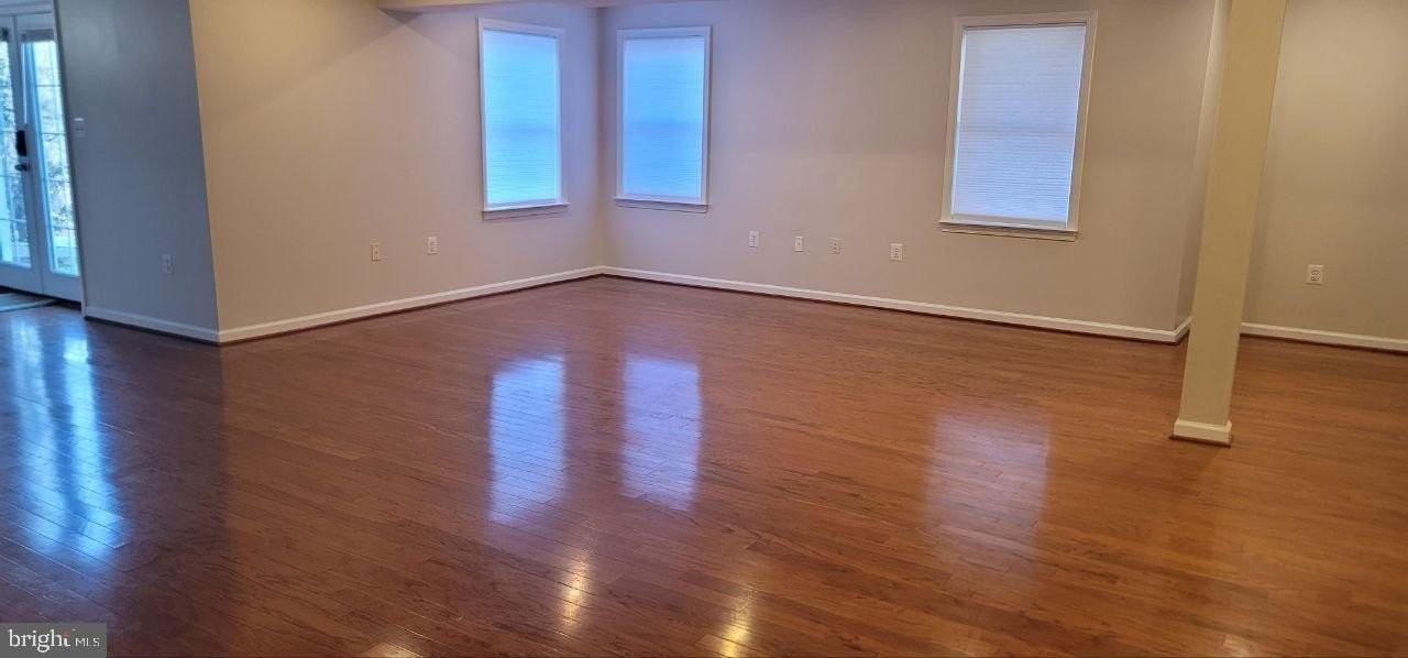 5076 Highbourne Ln - Photo 4 of 16