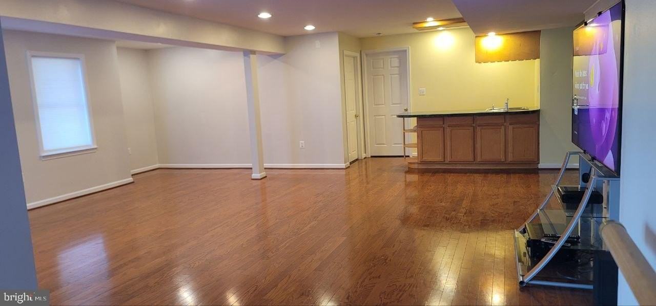 5076 Highbourne Ln - Photo 5 of 16